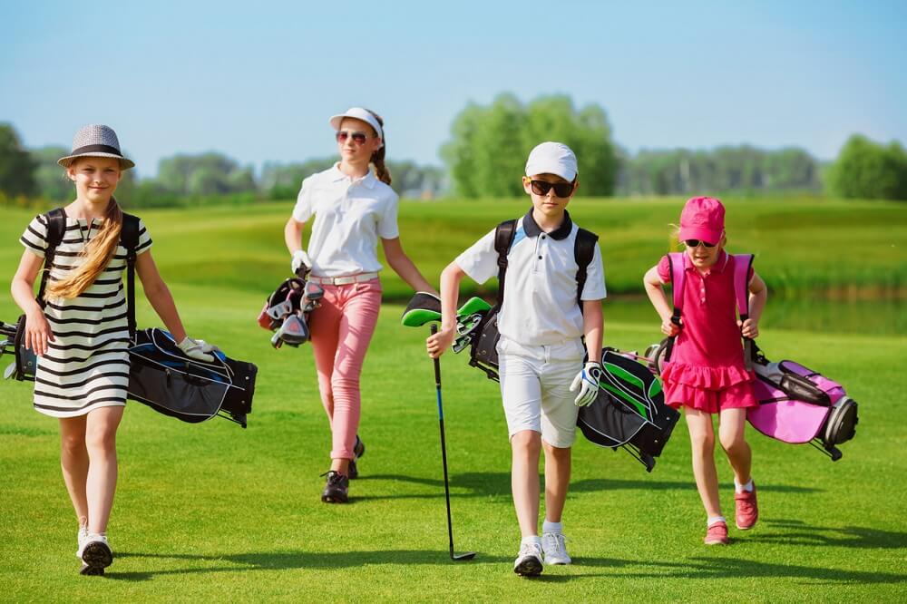 golfspelande barn